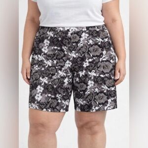 Isaac Mizrahi Black and Gray Floral Camo Athletic Shorts